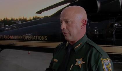 "Cuando estén en patrulla de rutina, podrán hacer este tipo de investigaciones de rutina y, de ser así, efectuar arrestos y hacer cumplir estas órdenes", dijo el sheriff del condado de St Lucie, Richard Del Toro