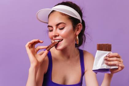 Cuando falta magnesio, el cuerpo suele buscar dulces o carbohidratos como forma de compensación