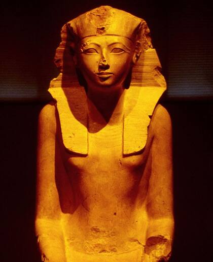 Cuando Hatshepsut pasó de ser regente a faraona, su imagen se empezó a transformar