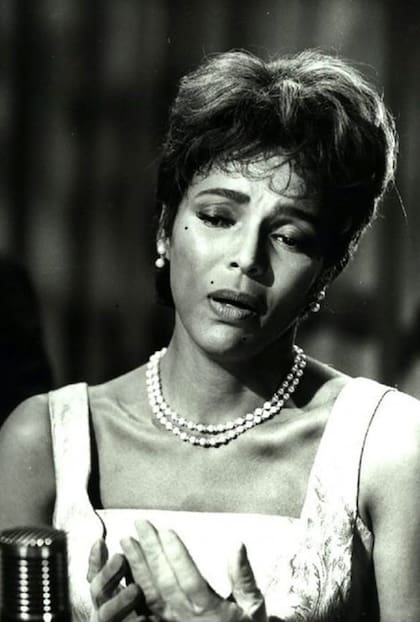 Cuando Hollywood le cerró sus puertas, Dandridge volvió a presentarse en locales nocturnos