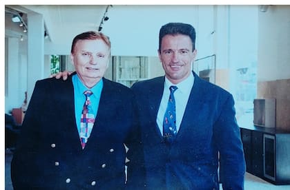 Cuando Jorge Raúl sufrió un infarto masivo, su hijo tomó el mando de la empresa y aplicó conocimientos que adquirió en su formación como economista