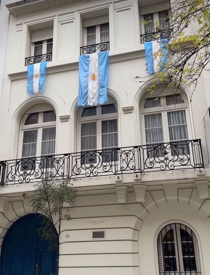 "Cuando la vi, me enamoré”, explica Arzuaga sobre la mansión que remite a una Buenos Aires de otros tiempos.