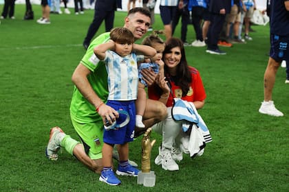 Cuando le quitaron los auricualres para la foto, Santiago Martínez se tapó los oídos inmediatamente