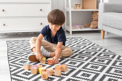 Cuando los padres, por miedo a que sus hijos sufran, los sobreprotegen evitan que el chico tenga esa zona de aprendizaje, de ensayo, de acierto y error, que es necesaria para el crecimiento