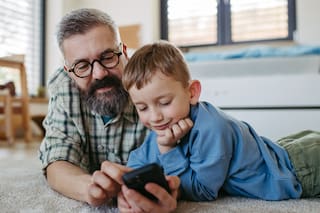 Los hombres también tienen reloj biológico: todo lo que conviene saber