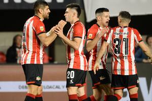 Cuando más lo necesitaba, Estudiantes volvió a la victoria en la Liga Profesional; Barracas Central fue su víctima en La Plata.