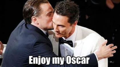 Cuando Matthew McCounaghey le sacó el Oscar a DiCaprio...pero le dio un abrazo