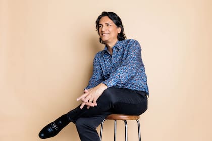 "Cuando mi hijo menor se fue de casa para estudiar, decidí hacer algo para mí mismo y pensé en aprender actuación como un hobby", comenta Carlos Diehz