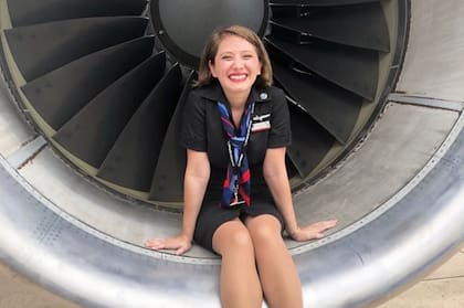 “Cuando mi sueño de trabajar en un avión nació, pensé que volaría en el extranjero, pero la vida me sorprendió cuando lo pude hacer en mi país, contra toda expectativa"