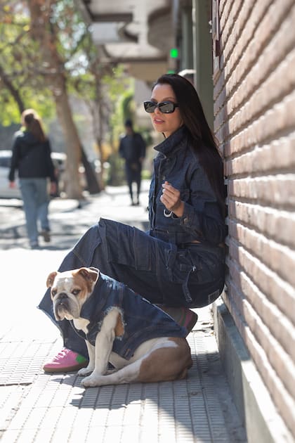 "Cuando Mirtha lo conoció a mi novio, hubo onda. A él le encantan los animales. La adoptó como su perra también. Ella lo aceptó desde el principio. Lo ama, duerme con él, le pide upa… A veces se queda con él cuando yo me voy de viaje".