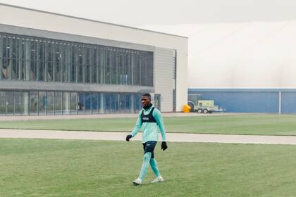 Cuando Moisés Caicedo pidió públicamente un traspaso a principios de esta temporada, el equipo le dijo que no, pero lo apaciguó con un contrato más lucrativo.