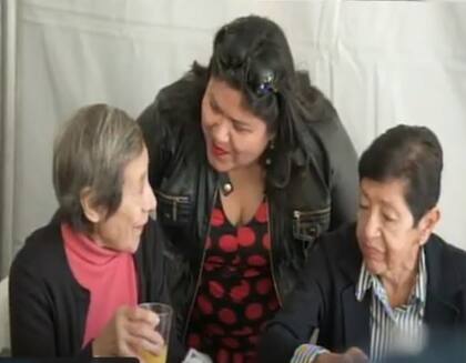 "Cuando murió la primera persona latina por el COVID-19 y no se la subió a la ambulancia porque carecía de documentación, la alcaldesa me dijo: ‘Tenemos un problema'", recordó Reyes-Yanes.