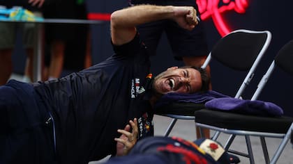 Cuando no tienen entrenado el cuello y se encuentran expuestos a la fuerza g, los pilotos pueden experimentar desmayos o pérdida del conocimiento debido a la falta de suministro de sangre a la parte superior del cuerpo