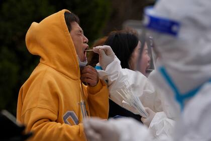 Cuando parecía que el coronavirus estaba llegando a su fin, China registró un fuerte brote 