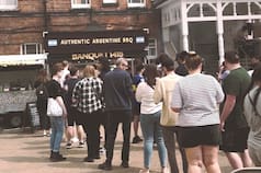 El argentino que “exporta el asado” por el Reino Unido y trabaja con un club de la Premier League