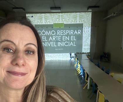 Cuando regresó a Buenos Aires, años después, consolidada en el ejercicio de su profesión, comenzó a acompañar las trayectorias docentes de sus compañeras, que la alentaron a crear su propia página web.