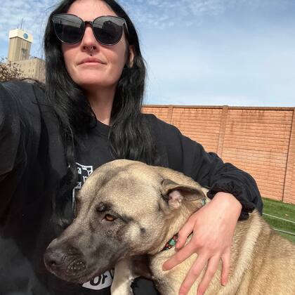 Cuando rescataron a Toni, la perrita estaba en shock.