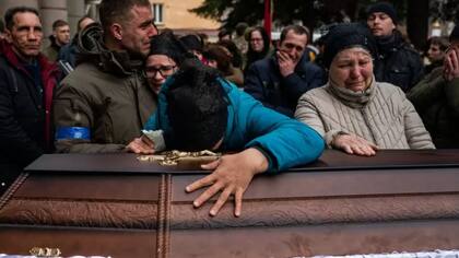 "Cuando Rusia dice que se retirará de Kiev no es por un gran gesto de buena voluntad, sino porque abarcó más de lo que puede"