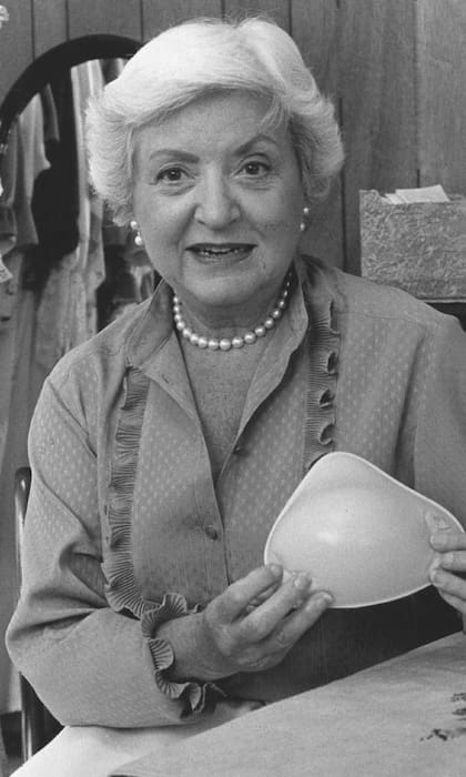 Cuando Ruth fundó Nearly Me, dio una emotiva conferencia de prensa en la que dijo: “Cuando concebí a Barbie, creí que era importante para la autoestima de una niña pequeña jugar con una muñeca que tuviera senos. Ahora me parece aún más importante devolver esa autoestima a las mujeres que los han perdido”.