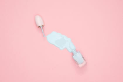 Cuando se cae un esmalte es un problema por lo rpido y lo mucho que mancha