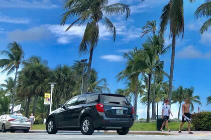 Cuando se compra un automóvil en Florida, se aplica un impuesto sobre el precio 