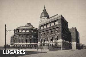 Revelaciones y secretos de un palacio que se inauguró inconcluso y sufrió severos daños en 1930
