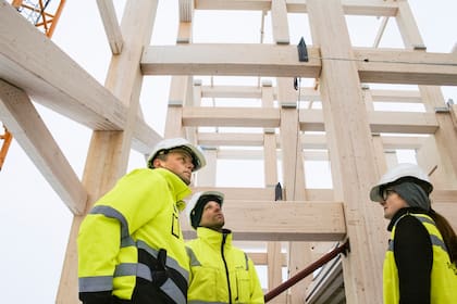 Cuando sea inaugurada en marzo de 2019, la torre superará a los 49 metros de Treet ("árbol" en noruego), edificio que posee el actual récord, situado en Bergen (oeste)