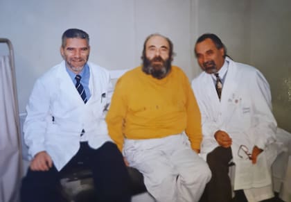 Cuando su salud comenzó a flaquear, Javier Portales fue a tratarse a Cuba, sin embargo su espalda ya presentaba serios problemas