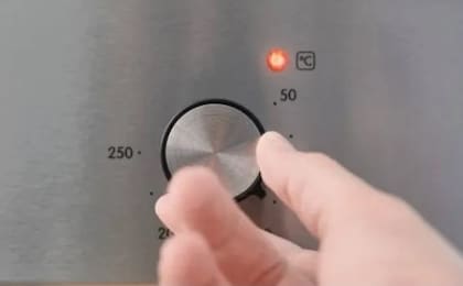 Cuando termine de usar el horno, asegúrese de apagarlo de inmediato