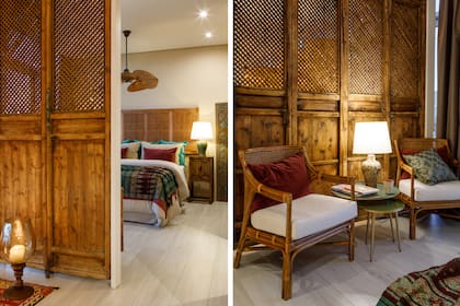 “Cuando todavía no había vidrio, las casas estaban separadas por paneles tallados”, dice Cecilia refiriéndose a este antiguo portón chino de olmo que enmarca el dormitorio. Sillas de ratán y velador hecho con un jarrón vietnamita (Desde Asia).
