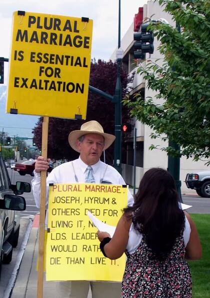 Cuando Tom Green fue llevado a juicio, manifestantes a favor de la poligamia salieron a las calles de Salt Lake City