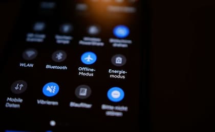 Cuando viajamos en avión, no podemos hacer uso de los celulares