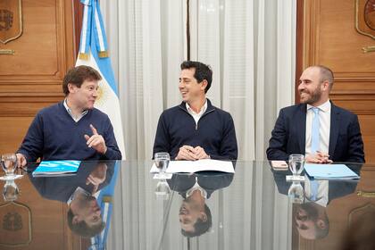 Cuando Wado de Pedro y Martín Guzmán encabezaron la firma del Fideicomiso para el Desarrollo Austral (FIDA) con el gobernador de Tierra del Fuego, Gustavo Melella