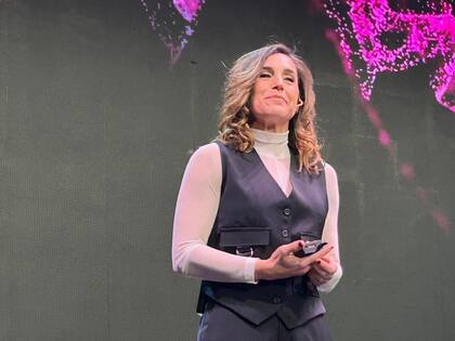 “Cuando yo empecé a cantar de muy pequeña tenía 7 años cuando me subí la primera vez a un escenario, yo era una gringuita cantando folclore. Eso significaba para los folcloristas más acérrimos una caradura; estaba haciendo apropiación cultural, porque cantaba una chacarera y era de Santa Fe. Sin darme cuenta, de chiquita, ya empecé a querer romper un poco con esas barreras", señaló Soledad Pastorutti