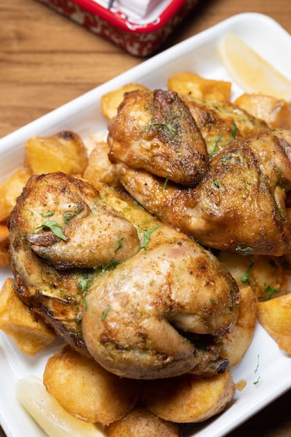 "Cuando yo pienso en rotisería pienso en lechón, en pollo al spiedo, lengua a la vinagreta, tortillas y demás. Hoy el negocio pasa por un buen producto que consuman muchas personas”, detalla Gualtieri