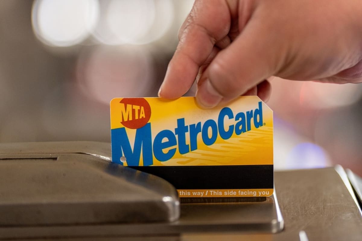Relíquia futura. por quanto os MetroCards da cidade de Nova York estão sendo vendidos no eBay horas antes do adeus?
