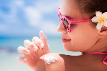 Colocarse protector solar es infalible para mantener la piel saludable