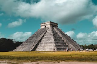 ¿A qué se atribuye la caída de la civilización maya?