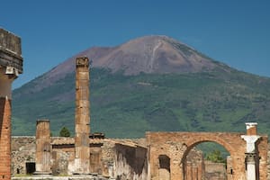 ¿En qué año el volcán Vesubio destruyó Pompeya?
