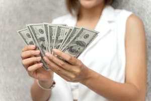 Cuánto se debe ganar para ser de clase alta en California