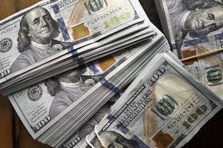 Cuántos dólares guardan los argentinos “debajo el colchón”