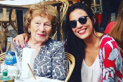 Rocío Sabatini junto a su abuela, con quien tenía una relación muy estrecha