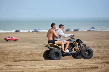 Cuatriciclos, UTV y 4x4 comparten la arena en el norte de Pinamar