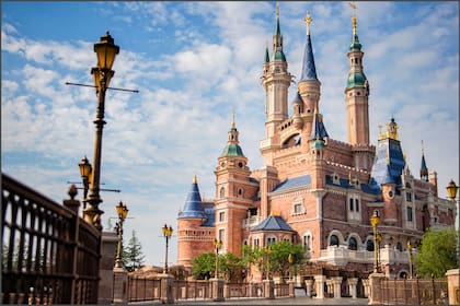 Cuatro empleados de Disneyland fueron hospitalizados tras percibir un olor extraño