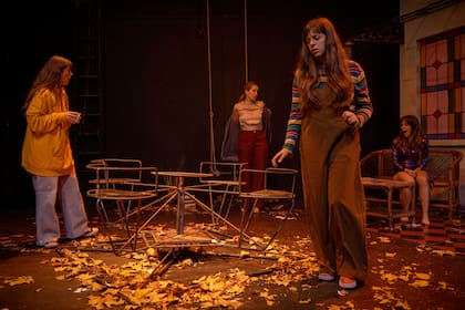 Cuatro hermanas y una decisión clave en Amanece de noche