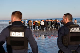 Cuatro muertos y 38 rescatados cuando intentaban cruzar desde Francia a Reino Unido