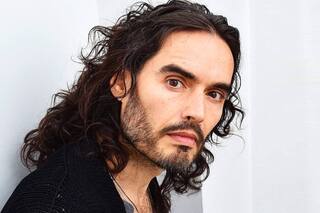 El actor británico Russell Brand fue acusado por cuatro mujeres de violación y agresión sexual