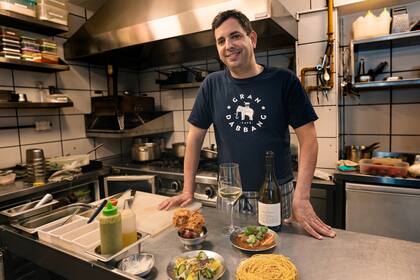 Cuatro reconocidos chefs argentinos aceptaron la invitación de reinterpretar los sabores del noroeste argentino y potenciarlos con las etiquetas de Bodega El Esteco.