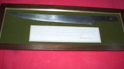 Cuchillo utilizado en la masacre, hallado manchado de sangre, en las proximidades del almacén de Don Juan Chapar.