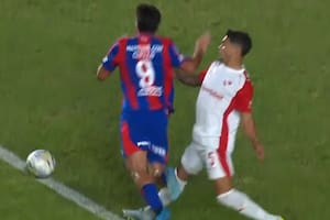 La jugada polémica en el final del partido que reclama todo San Lorenzo: ¿simulación o penal?